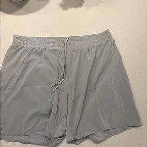 ALO Yoga Men's Light Gray Athletic Shorts